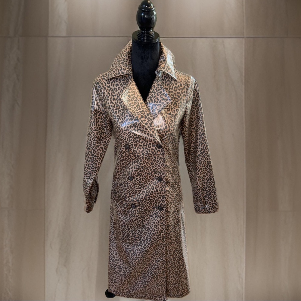 Leopard trenchcoat